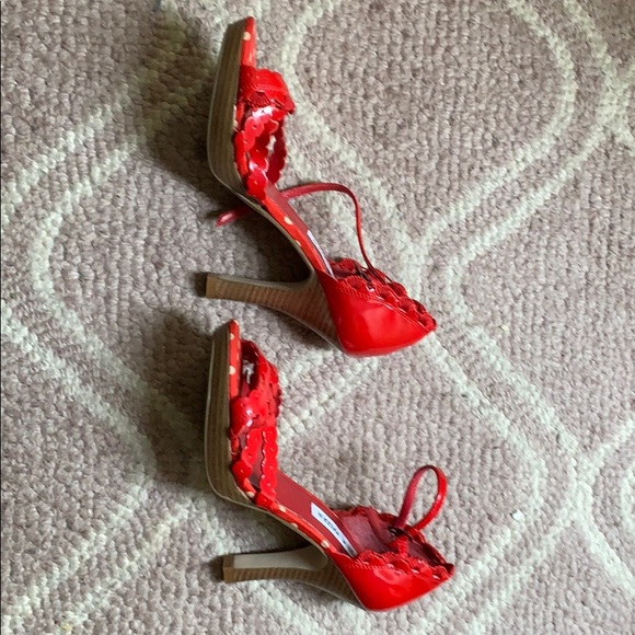 Steve Madden adorable red heels size 6. - Picture 2 of 6